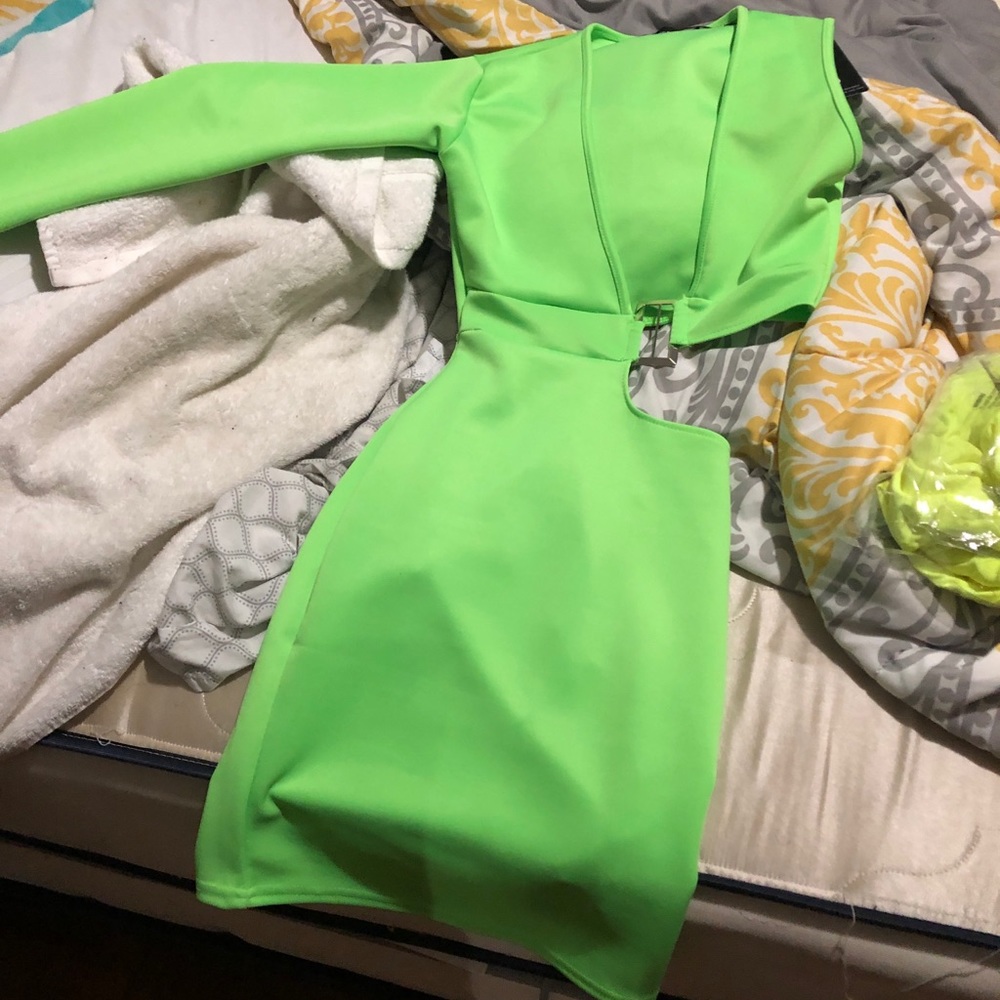 Beautiful neon dress unfortunately does not fit!